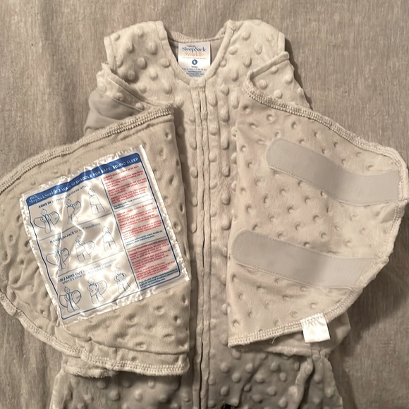 Halo Sleepsack Swaddle Plush Dots Gray Small - Picture 2 of 7